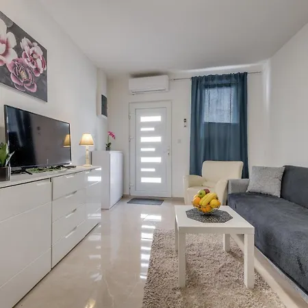 Apartment Andela 2Bdrs & Free Wifi Split Exterior photo