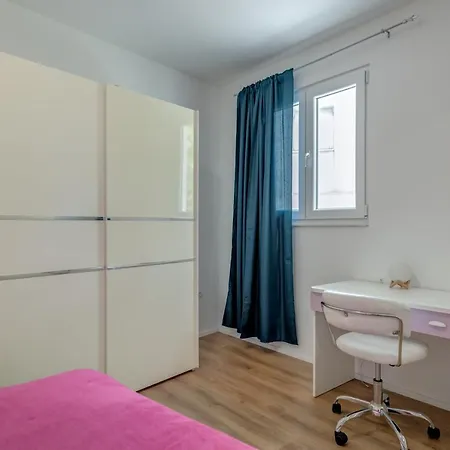 Apartment Andela 2Bdrs & Free Wifi Split Exterior photo
