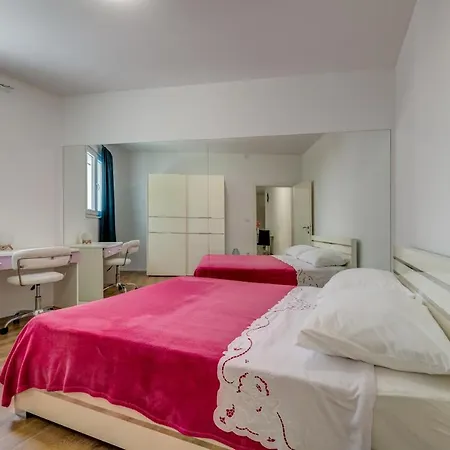 Apartment Andela 2Bdrs & Free Wifi Split Exterior photo