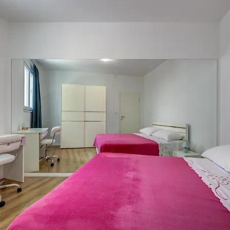 Apartment Andela 2Bdrs & Free Wifi Split Exterior photo
